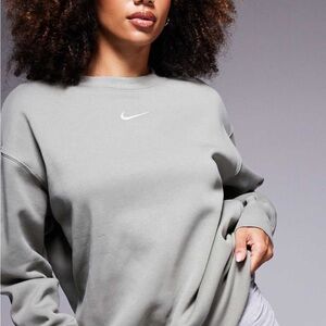 Nike Women's Gray Crewneck Sweatshirt